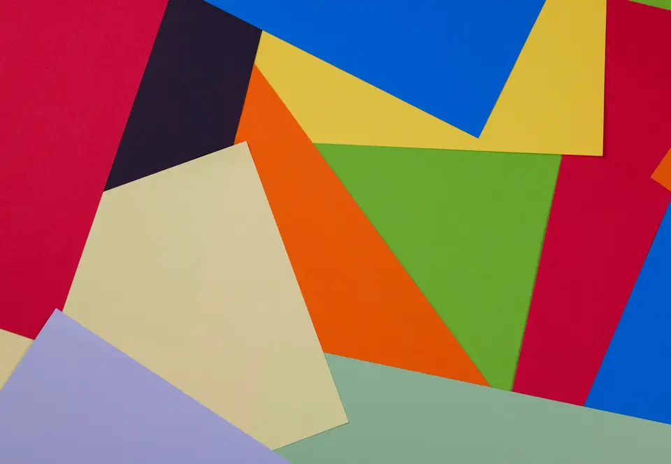 Flat planes of colour meeting at hard angles